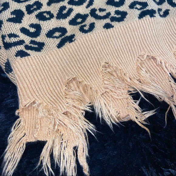 Cheetah Sweater - Picture 3 of 4